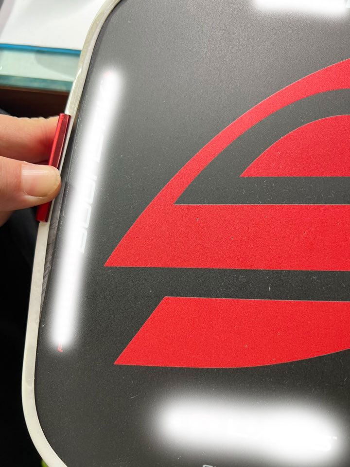 Vợt pickleball bị bong viền